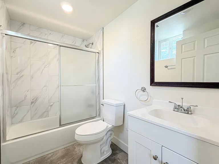 2026 Luxury 4 & 6 Bedroom Units — Photo 17