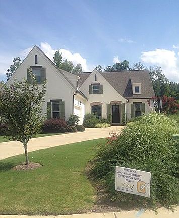 2nd image of 346 Windsor Dr N