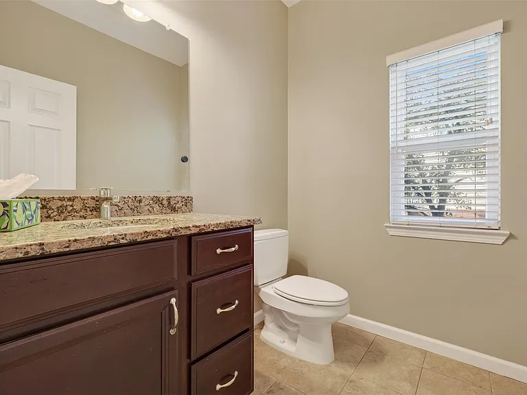 699 Bay Pointe Dr — Photo 10