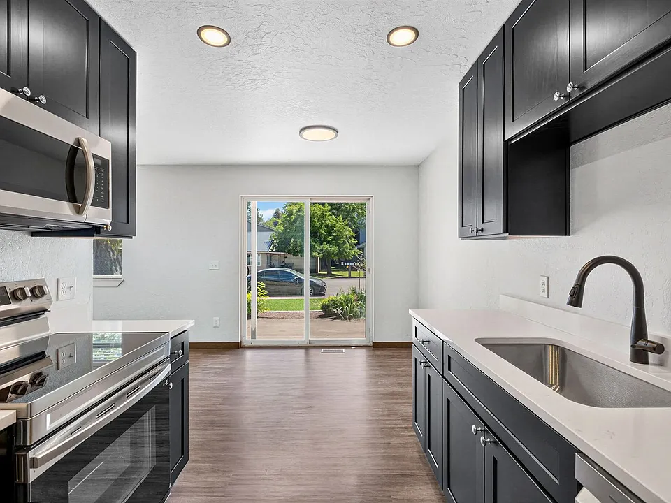 103 E 12th Ave