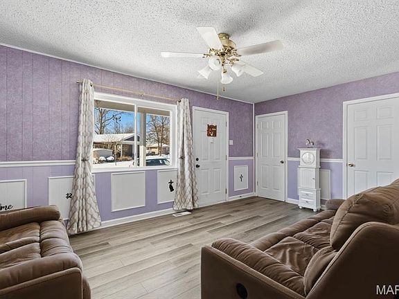 4th image of 42 Cedar Ledge Dr