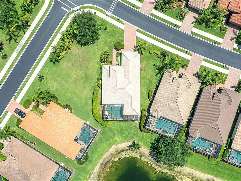 Dogleg Dr — Photo 1