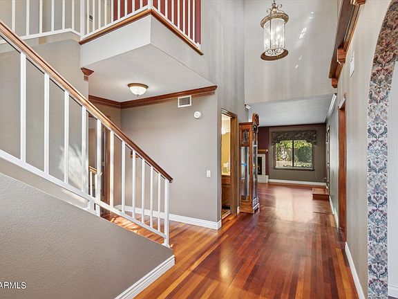 3rd image of 1262 E GREENWAY Circle