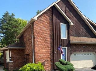 6015 Whitegate Xing, East Amherst, NY 14051