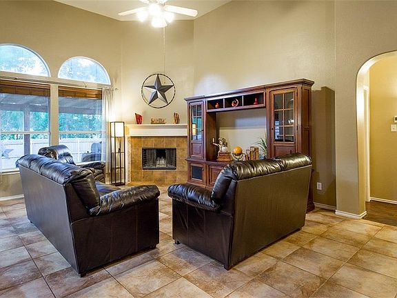4th image of 4809 Summer Oaks Ln