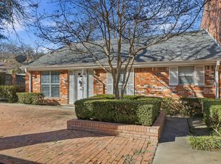 907 Roaring Springs Rd, Fort Worth, TX 76114