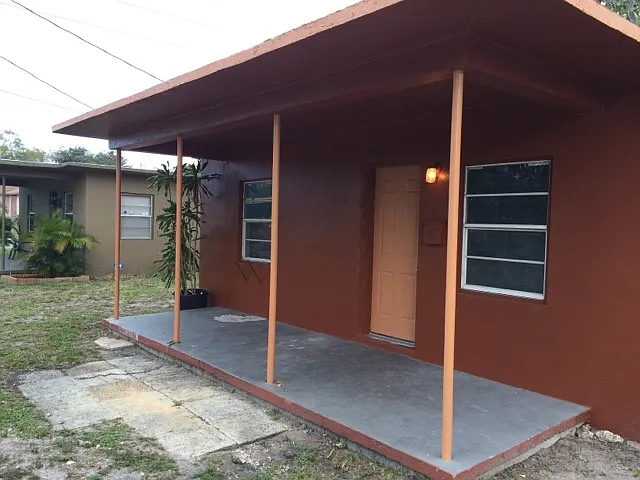Nice 2-1 house with impact windows — Photo 2