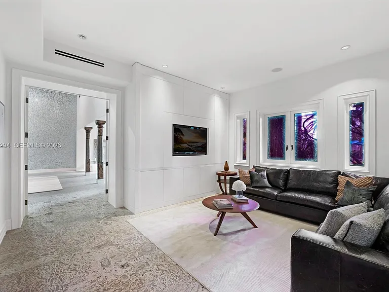 16 Palm Ave — Photo 21