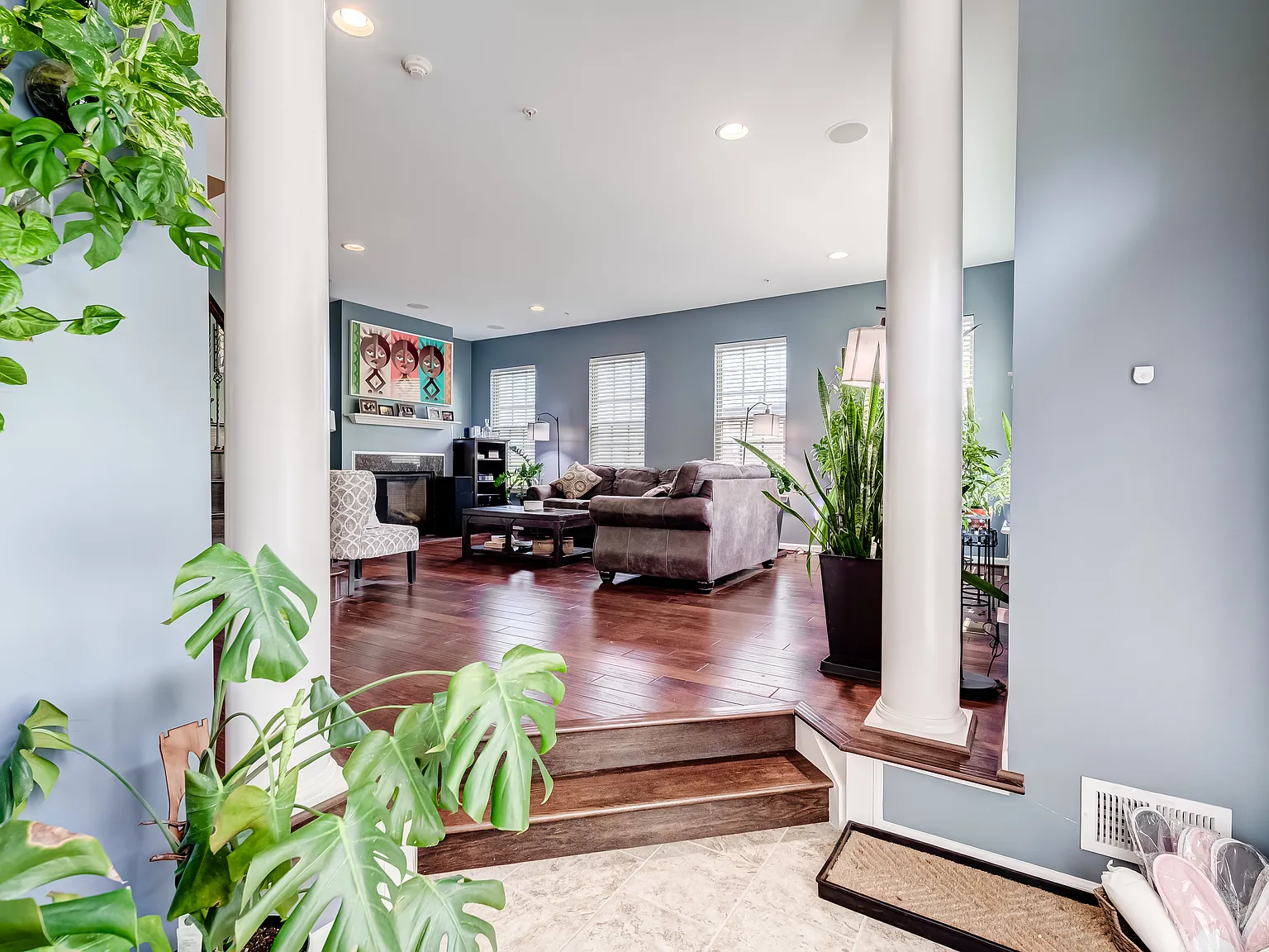 4 bed, 4151 sqft, $5,050 — Photo 3