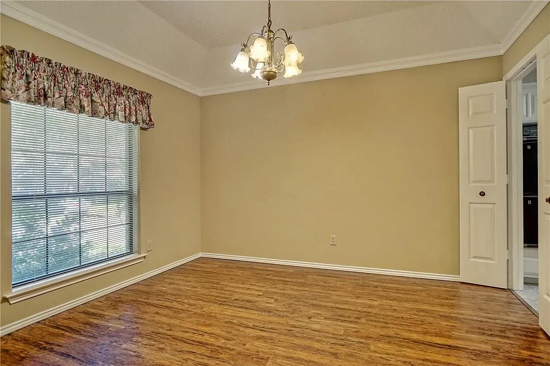 4 bed, 2249 sqft, $2,450 — Photo 4