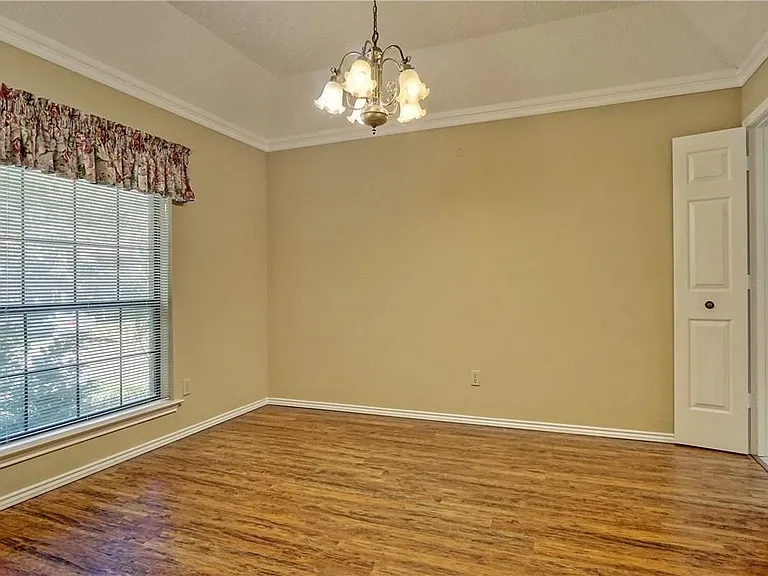 5705 Royal Club Dr — Photo 4