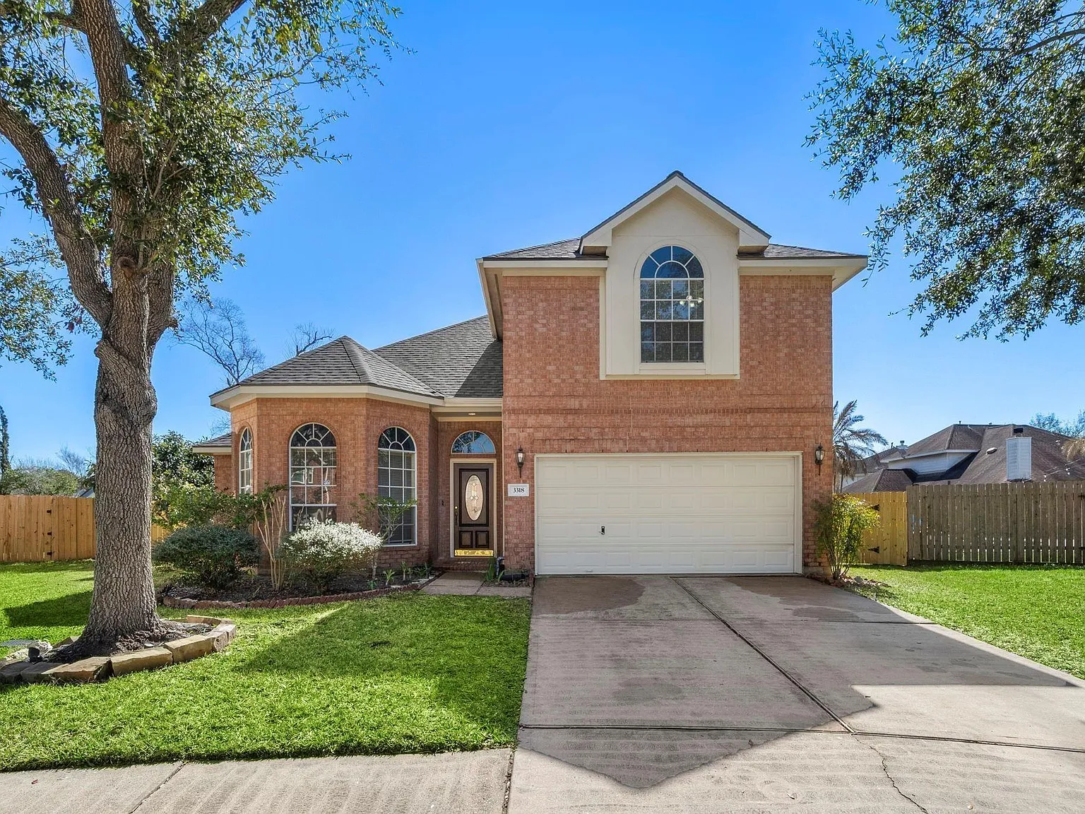 3 bed, 2.5 bath, 2308 sqft, $2,380 — Photo 1