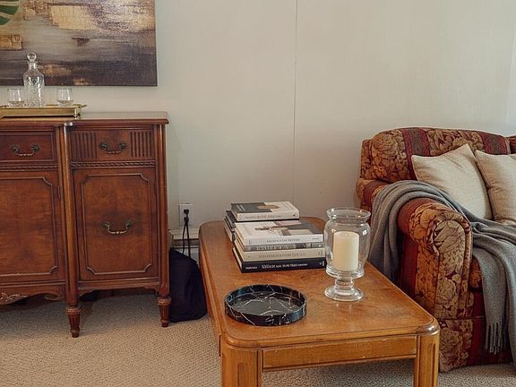 5th image of 1000 King Albert Ave #112