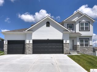 6414 Peters Pkwy, Papillion, NE 68157