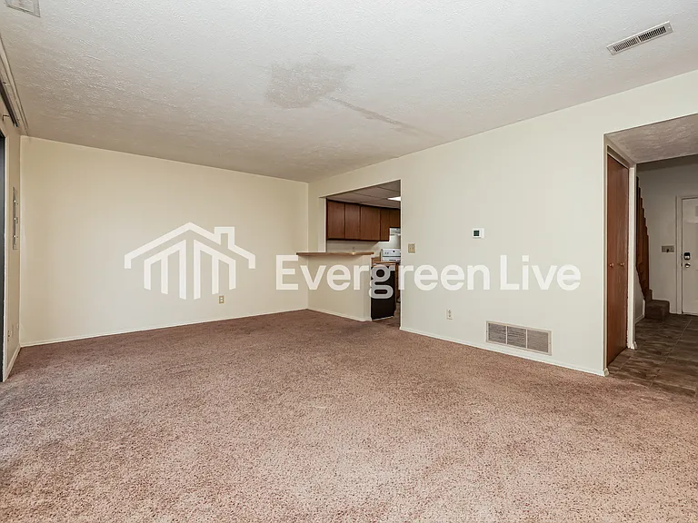 2464 Cross Village Dr — Photo 4