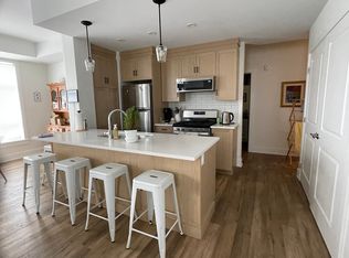 170 Cope Dr #2, Ottawa, ON K2M0N5