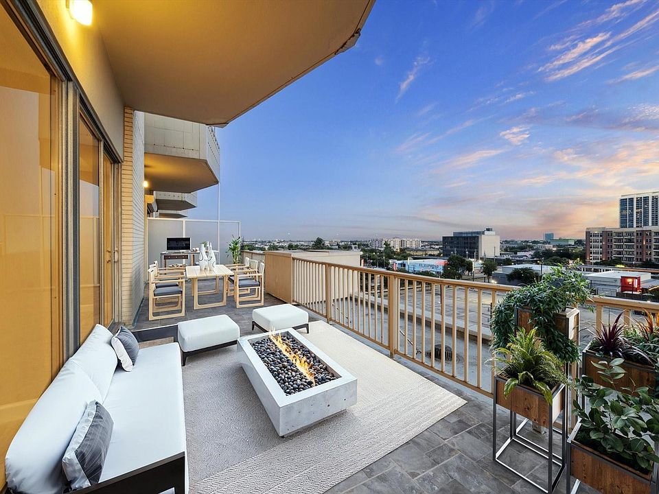 1st image of 2016 Main St APT 622