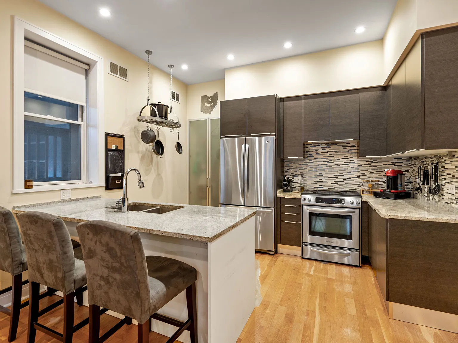 2 bed, 2.5 bath, 1200 sqft, $3,650 — Photo 4
