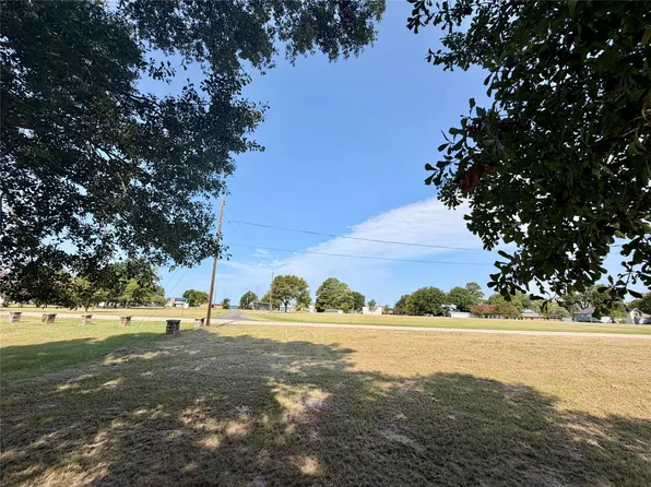 Saint Paul Dr, Malakoff, TX 75148