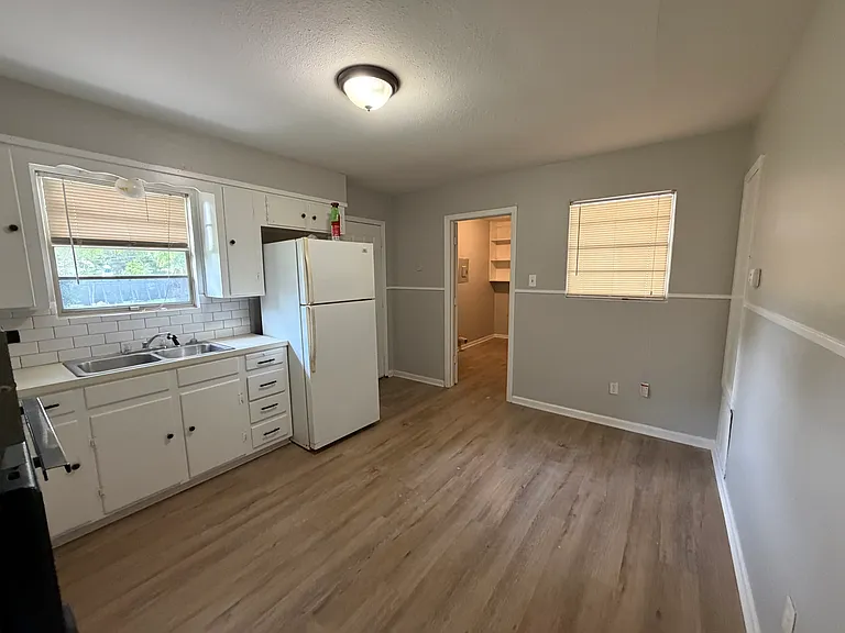 1401 Gardenia St — Photo 4