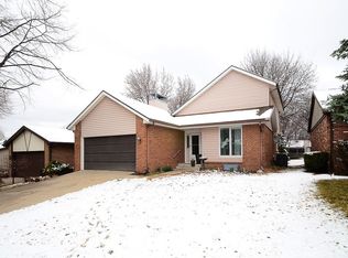 7112 Shamrock Rd, Lincoln, NE 68506