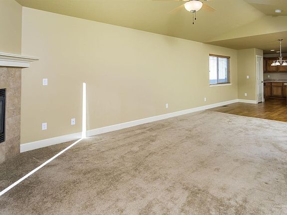 3rd image of 21273 Daylily Ave