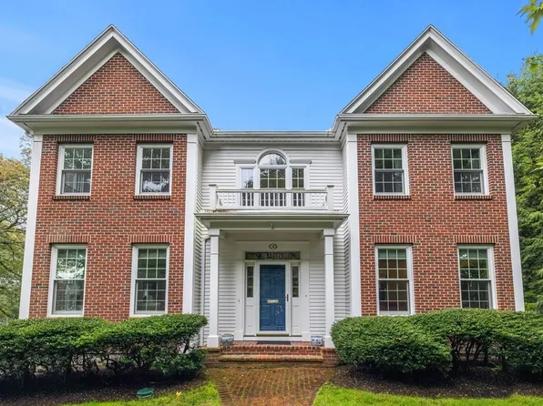 34 Upwey Rd, Wellesley, MA 02481
