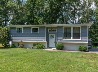 8 Chestnut Ln, Ledyard, CT 06339