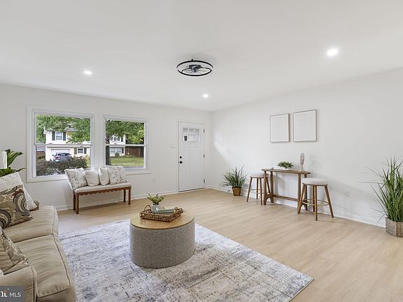 4th image of 1035 Springhill Way