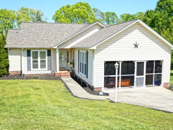 111 Saint Martins Ln, Statesville, NC 28677