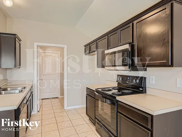 1825 Ridgecrest Dr — Photo 8