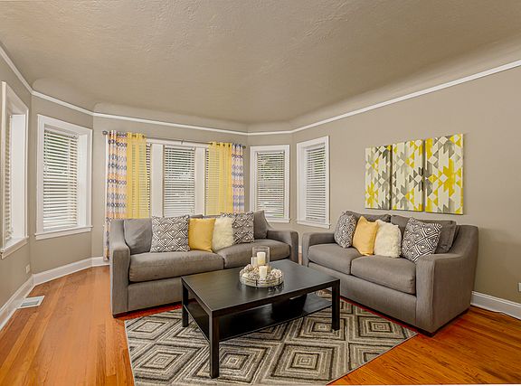 3rd image of 6627 S Artesian Ave