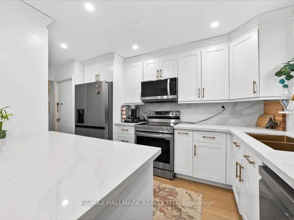 910 Eglinton Ave E, Toronto, ON M4G 2L3