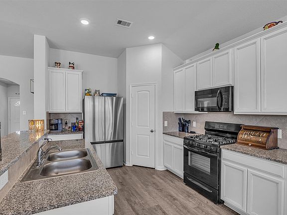 4th image of 20081 Torrey Pines Ln