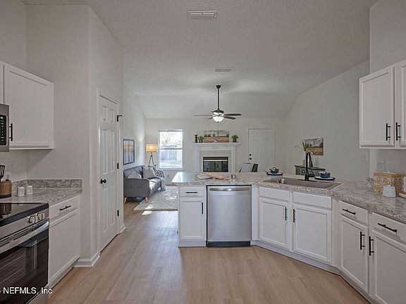 3rd image of 2684 GLENHAVEN Drive