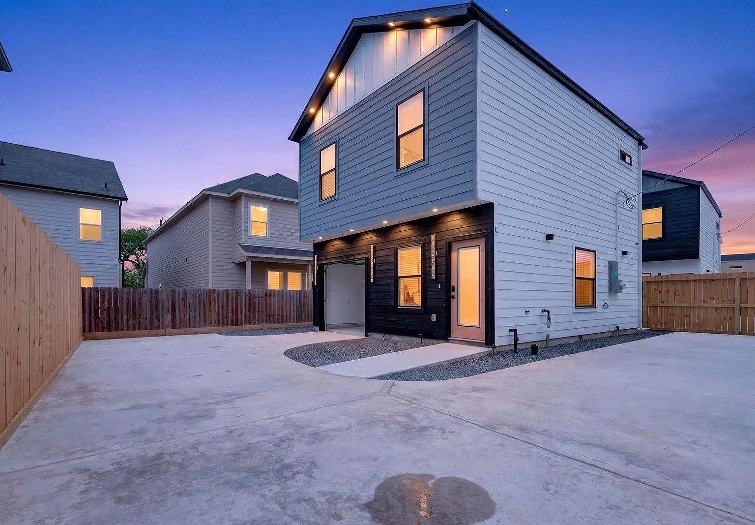 2 bed, 1.5 bath, $2,600 — Photo 1