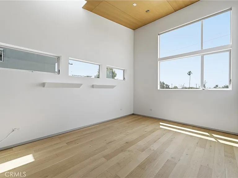 404 Grand Blvd — Photo 19
