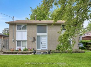 906 Centre St N, Whitby, ON L1N4V1