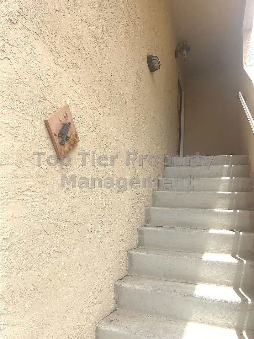 Spacious 2 Bed / 2 Bath Condo Near SDSU Prime Central Location! — Photo 3