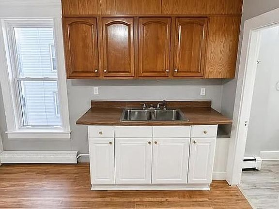 4th image of 305-309 Cedar Street