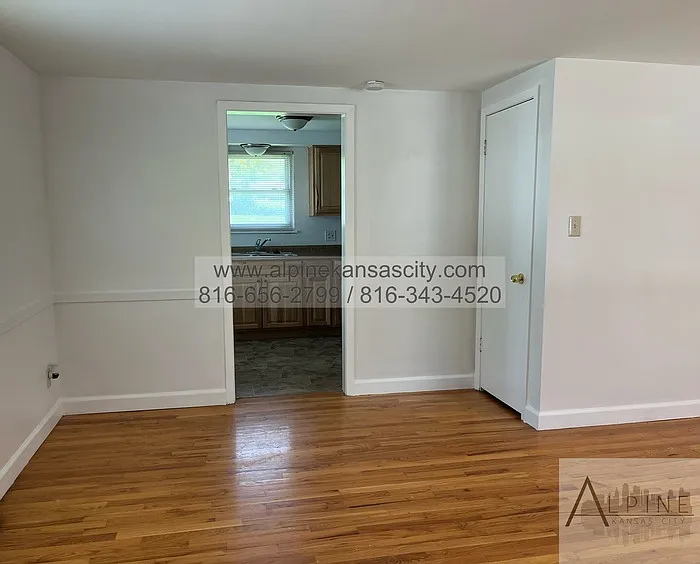 4413 N Walrond Ave — Photo 3