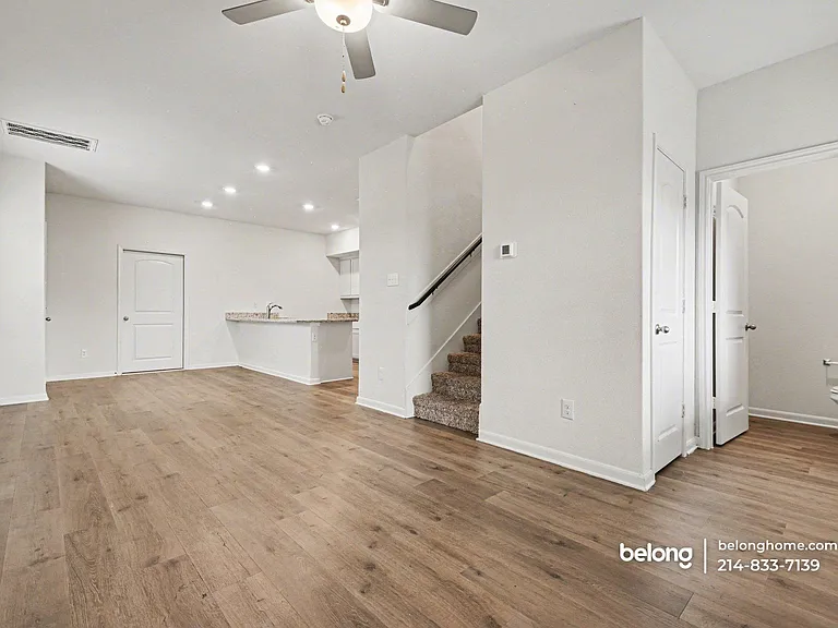 203 Marsh Ln — Photo 5