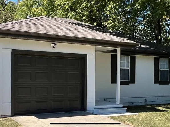 1621 N Hillcrest Avenue, Springfield, MO 65802