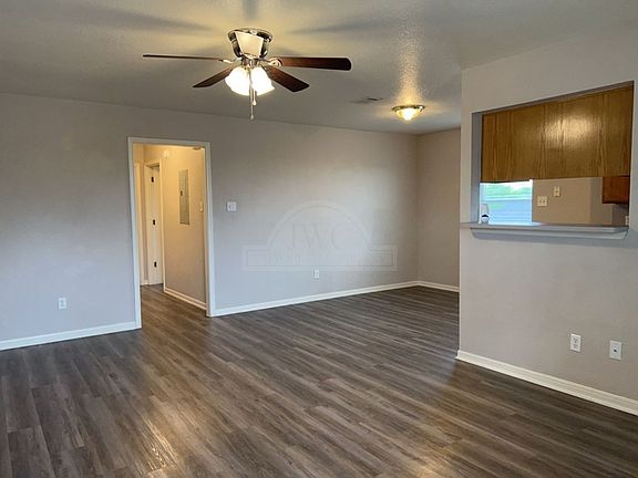 4th image of 105 W Truman Ave APT D