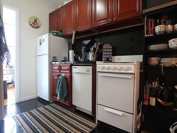 5th image of 223 E 28th St APT 1FE