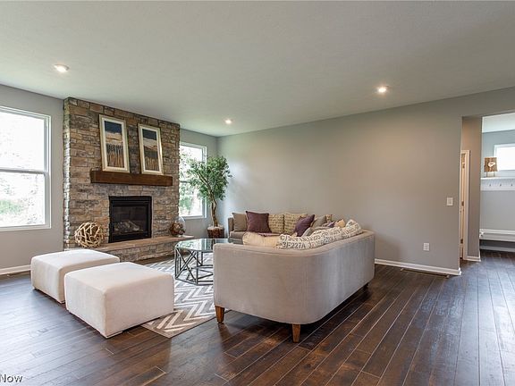 4th image of 36201 Sophia Ln