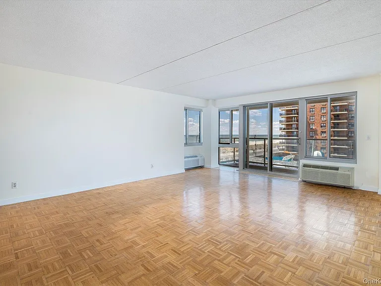 170 W Broadway #4H — Photo 5