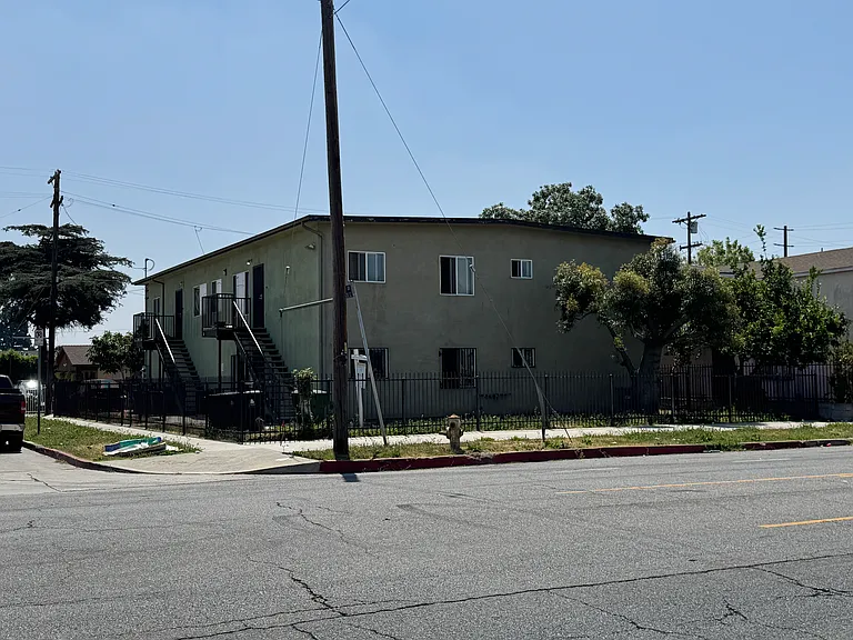 9004 S San Pedro St #A — Photo 11