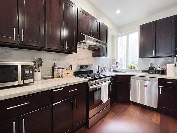 3rd image of 1553 Larkin St #18