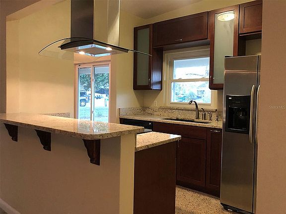5th image of 110 W Coleman Cir